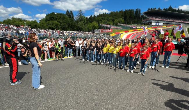 24 Heures: les enfants enflamment l'hymne national