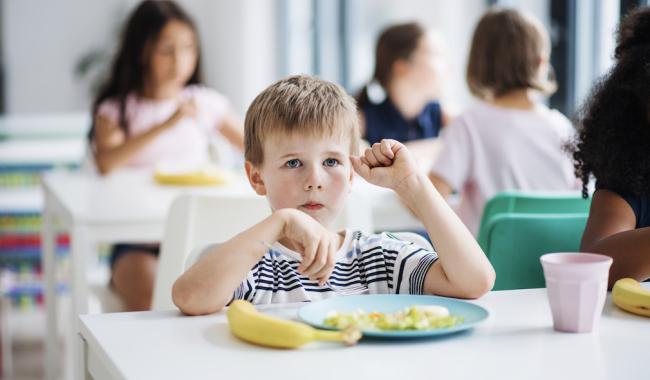 Vers une alimentation durable dans les écoles verviétoises : le RATaV mène l’étude sur une cantine collective