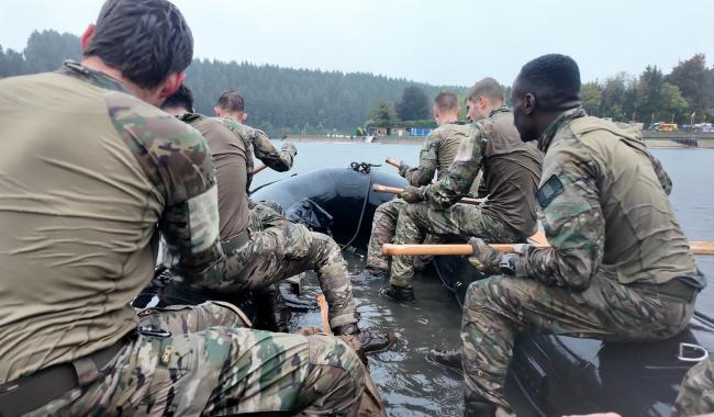 Robertville: les Lignards de Spa en immersion dans le lac...