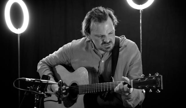 Sébastien Hogge : « Une ligne de chemin de fer entre moi et le public »