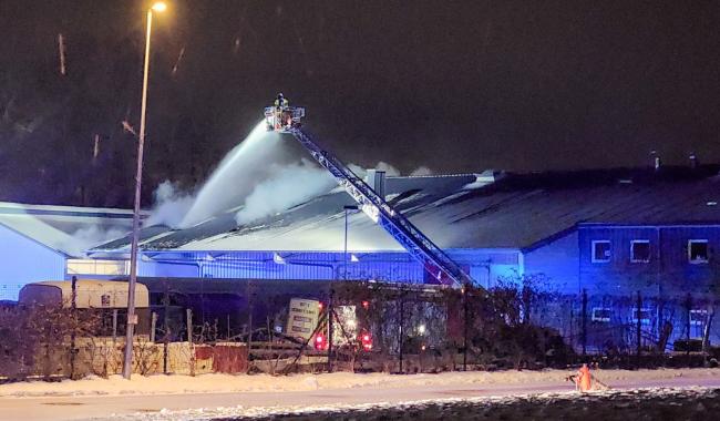 Incendie au chantier communal de Raeren : le feu maîtrisé, aucun blessé