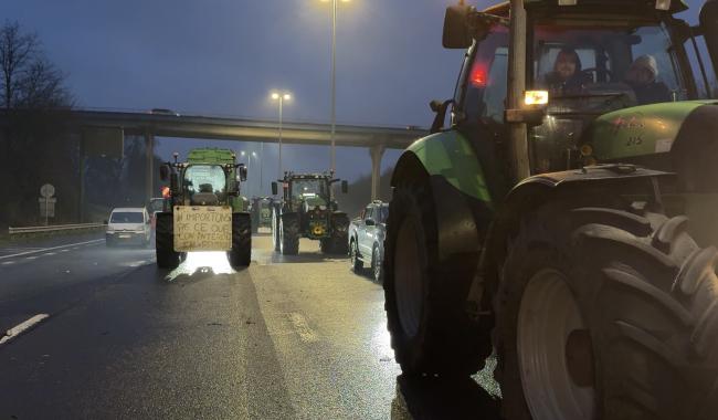 E40 bloquée par les tracteurs depuis tôt ce matin à Battice