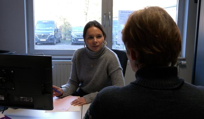 Exclus du chômage : comment se passe leur accueil au CPAS?