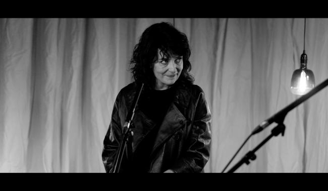 " La couverture des choses " : Coraline Gaye dévoile sa nouvelle identité