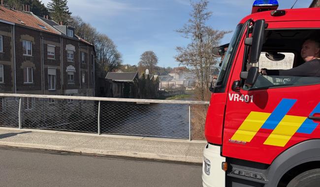 Important incendie à Verviers : un hangar industriel en proie aux flammes
