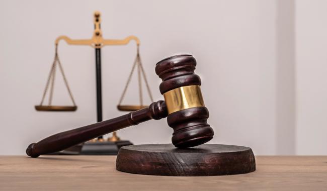4 et 3 ans de prison pour un couple accusé d’avoir ruiné un octogénaire aveugle !