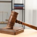 40 mois de prison pour avoir maltraité et extorqué sa grand-mère de 88 ans