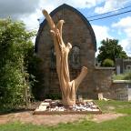 Charneux : le chêne centenaire de Renouprez renaît à travers une sculpture