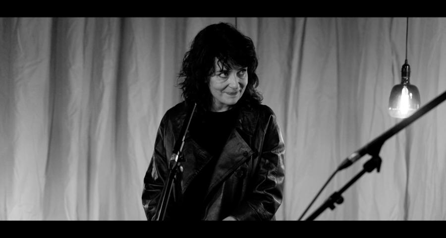 " La couverture des choses " : Coraline Gaye dévoile sa nouvelle identité