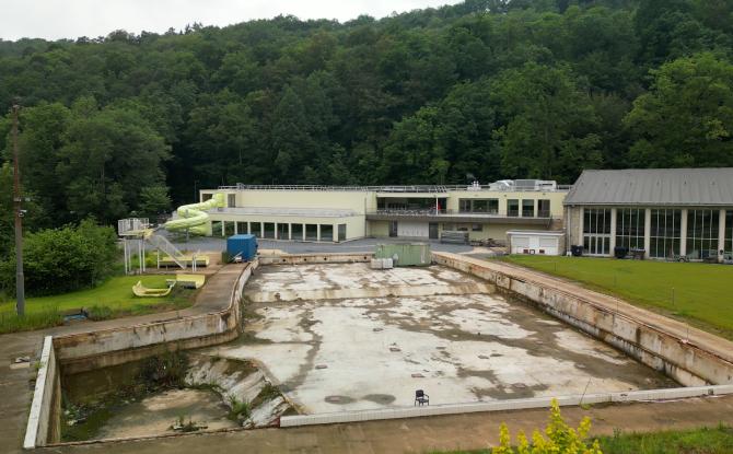 Top départ pour les travaux du bassin extérieur de la piscine de Spa