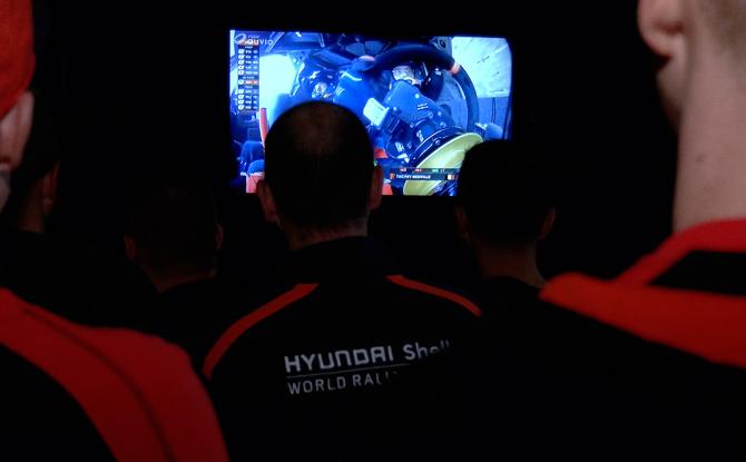 80 fans réunis à Bellevaux pour célébrer le 1er titre mondial de Thierry Neuville