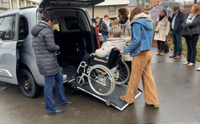 Stavelot: nouveau véhicule adapté pour le transport social