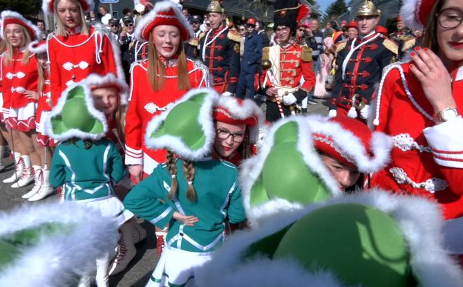 Le soleil met d'accord Boeufs et Sangliers à Jalhay