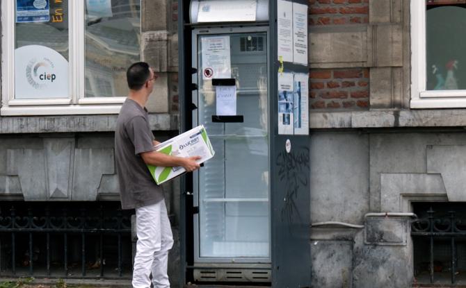 Trop de nuisances: le frigo solidaire doit être retiré