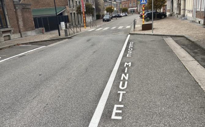 Rue Hovémont à Theux : la zone de dépose-minute en question