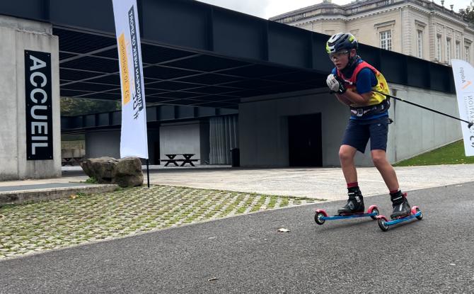 Le rollerski, l’alternative estivale au ski de fond qui séduit de plus en plus de jeunes