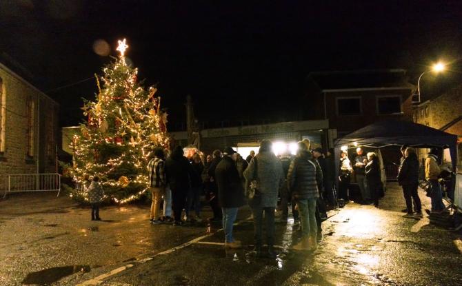 À Stembert, le dernier sapin naturel de Verviers lance le marché de Noël
