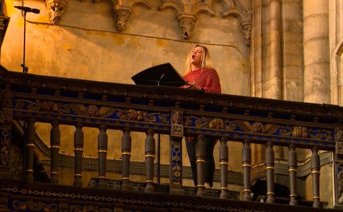 Céline Scheen s’élève au sommet de l’orgue de Saint-Jacques