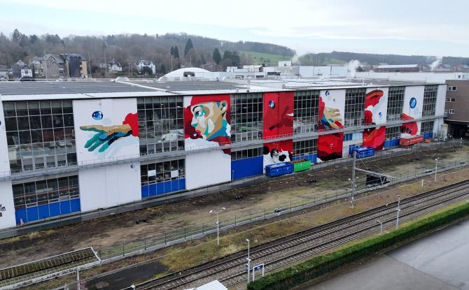 Le Pierrot géant inauguré sur la façade de Spa Monopole