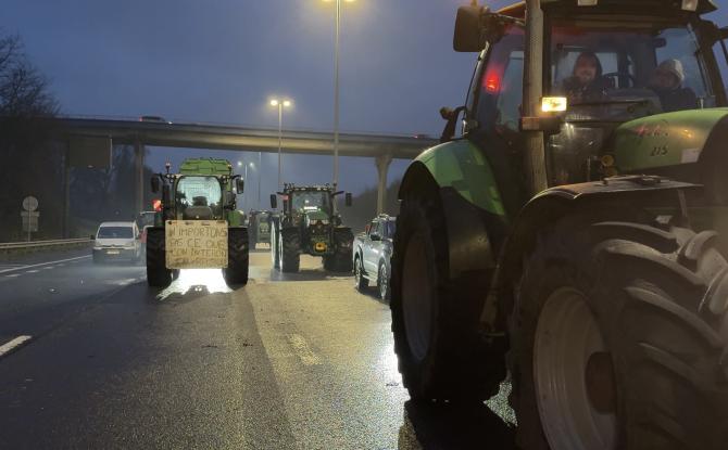 E40 bloquée par les tracteurs depuis tôt ce matin à Battice