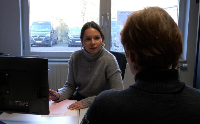 Exclus du chômage : comment se passe leur accueil au CPAS?