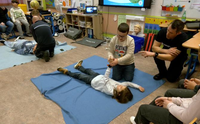 Goé : des élèves de primaire apprennent les gestes qui sauvent