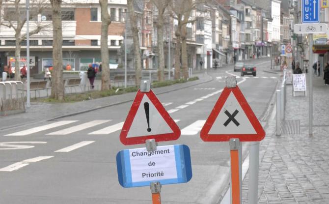 La priorité de droite réintroduite sur l’axe Xhavée–Crapaurue à Verviers