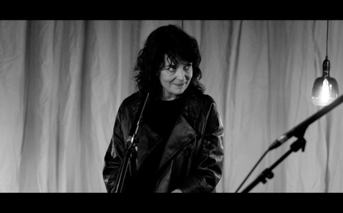 " La couverture des choses " : Coraline Gaye dévoile sa nouvelle identité