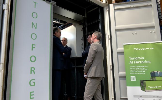 Battice : un data center d’IA innovant présenté à Pierre-Yves Jeholet