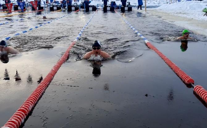 9 Theutois ont nagé dans une eau à -0,8°C aux Championnats du monde de natation hivernale