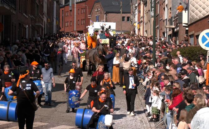Cavalcade : les jeunesses se donnent à fond pour le concours du plus beau char
