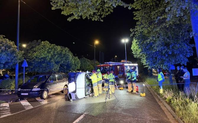 Verviers : voiture sur le flanc, pompiers en pleine désincarcération rue du Gazomètre